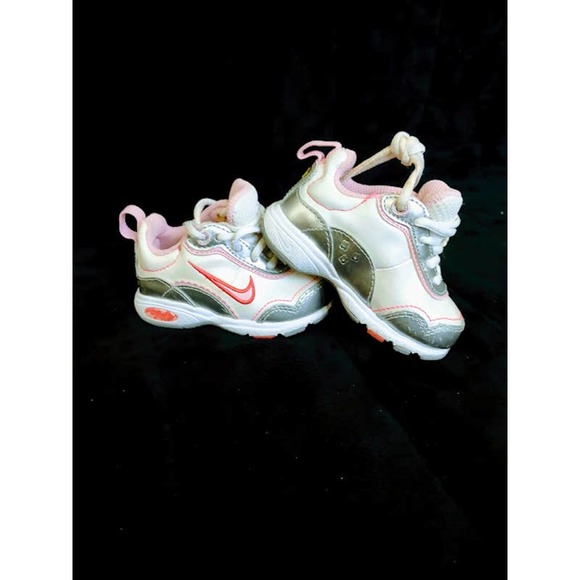 Girl Nike Toddler Infant Baby Sneakers Size 3 C Silver White Pink 395831-100 - Picture 2 of 9